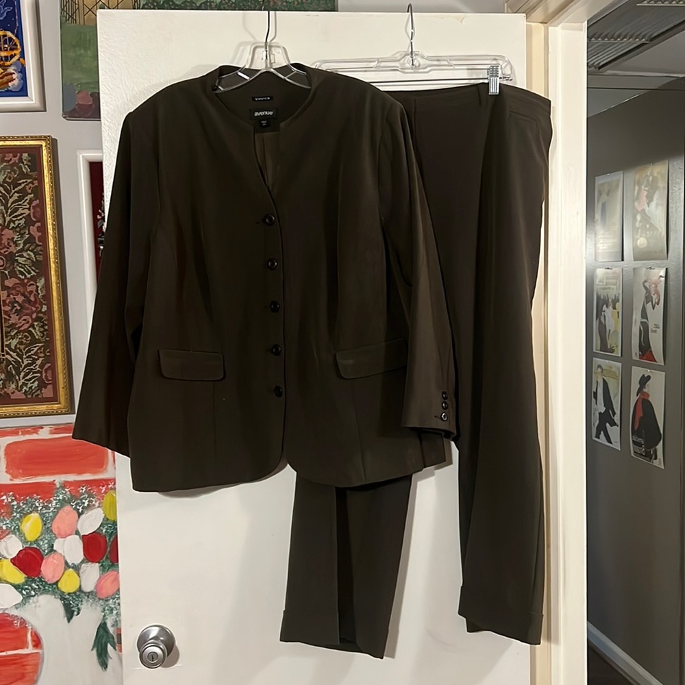 Avenue brown stretch trouser suit